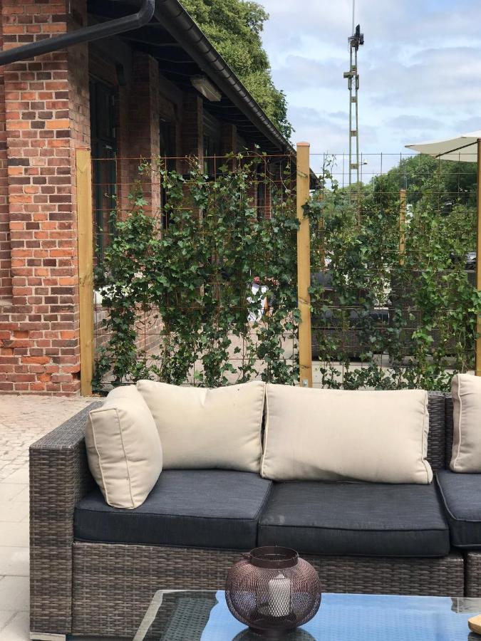 Tree Top Hill - The Old Station House - Bastad Holiday Apartments Buitenkant foto